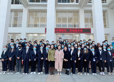 永利集团yl6809师生热议全国“两会”