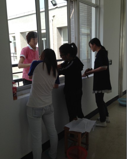 永利集团yl6809先进班集体践行模范带头作用——我与商院同进步  美化环境净心灵