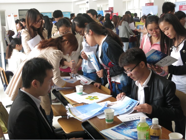 永利集团yl6809成功举办本学期首场14届毕业生与用人单位双选会