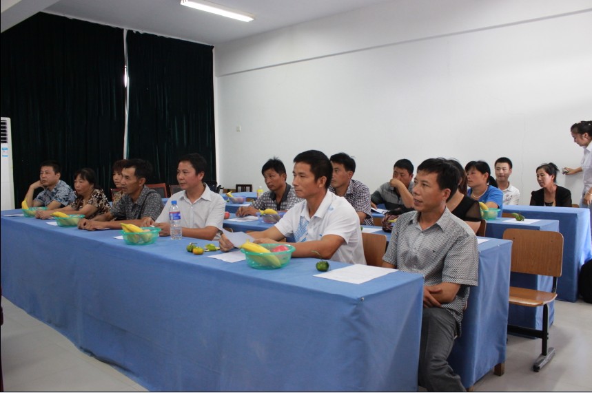 永利集团yl6809召开2013级新生家长座谈会