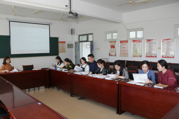 永利集团yl6809举办新教师教案讲稿培训交流会