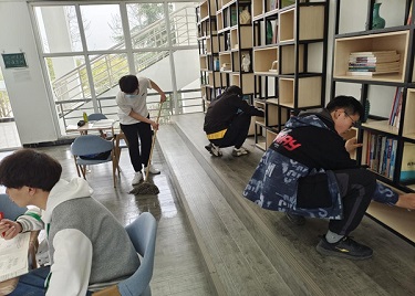 “我是商院主人家”——永利集团yl6809卫生大扫除活动