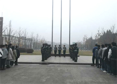 永利集团yl6809团总支组织团员参加升旗仪式