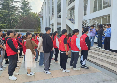 不忘初心担使命，我为师生办实事——永利集团yl6809入党积极分子开展校园环境卫生清扫志愿服务活动