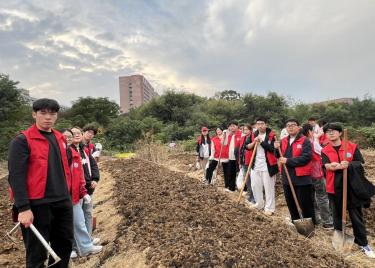 永利集团yl6809劳动教育基地党课实践课顺利开展