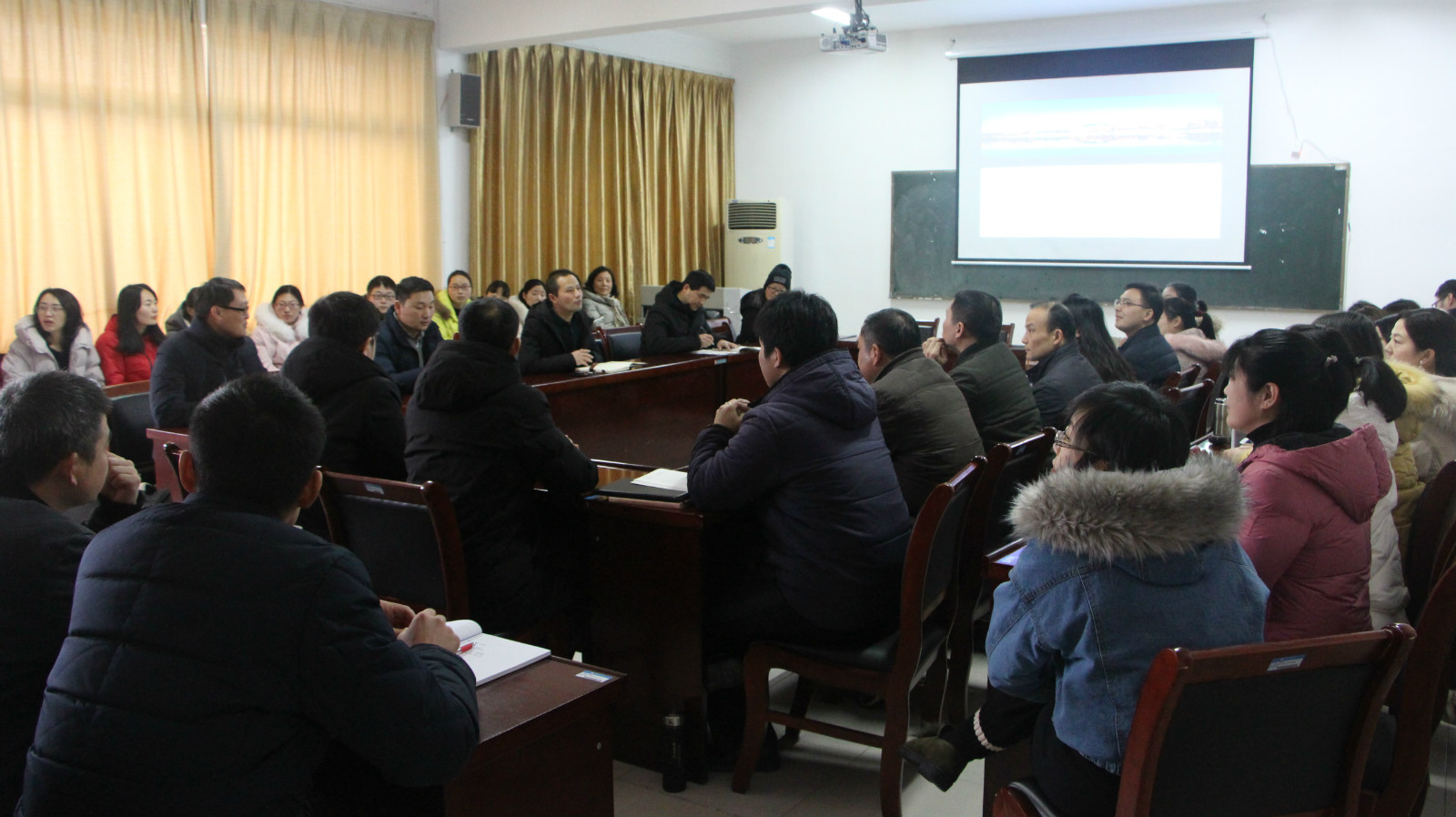 永利集团yl6809召开新学期期初全体教职工工作布置会